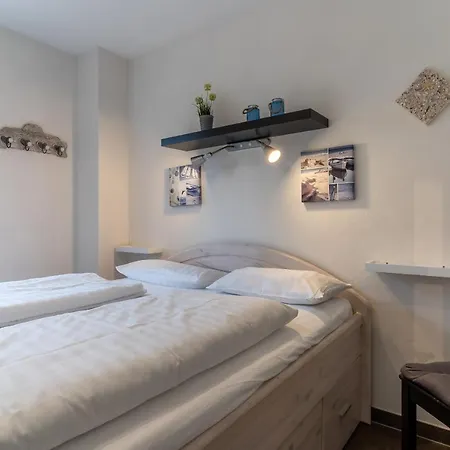 Tatil Evi Reetdachhaushaelfte Reetdachhaus Kleine Kate *