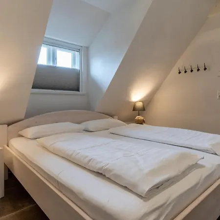 Reetdachhaushaelfte Reetdachhaus Kleine Kate Tatil Evi