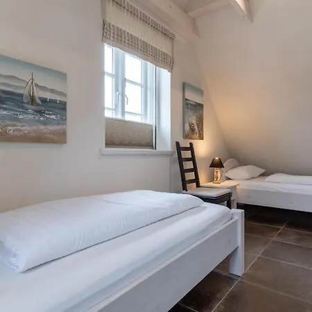 Tatil Evi Reetdachhaushaelfte Reetdachhaus Kleine Kate