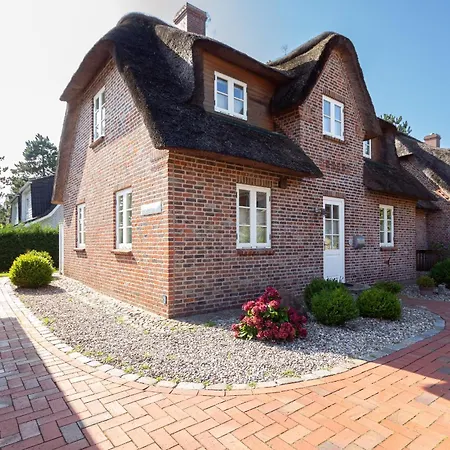 Tatil Evi Reetdachhaushaelfte Reetdachhaus Kleine Kate *